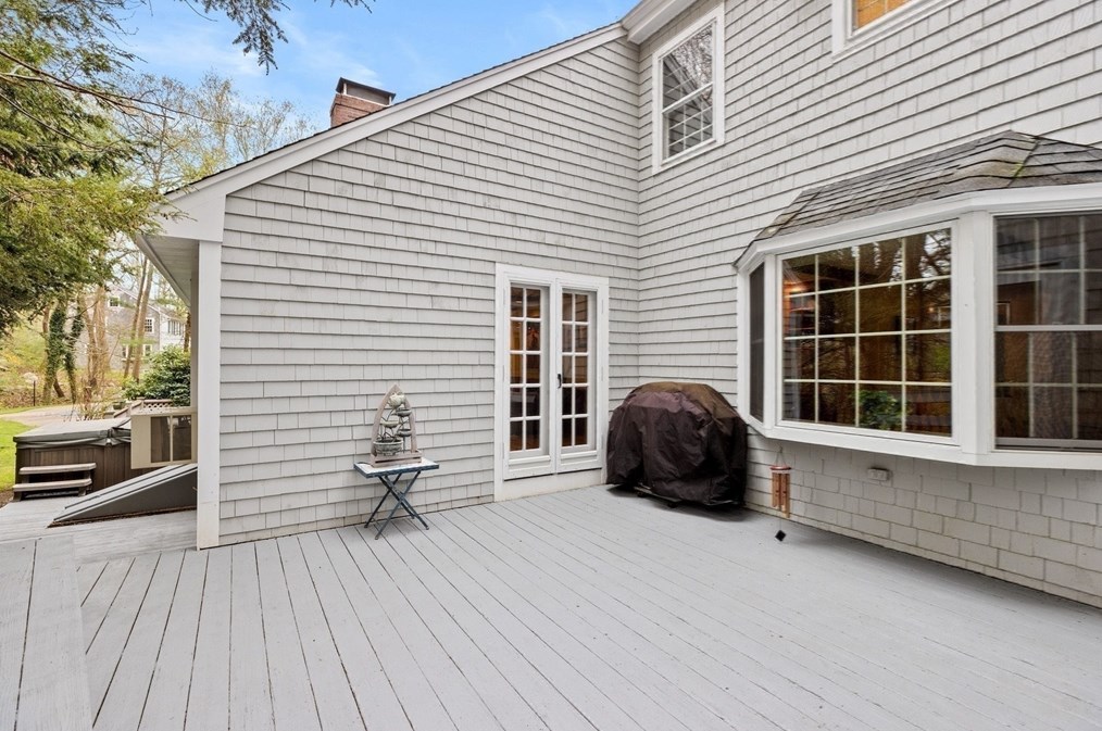 14 Camelot Dr, Hingham MA 02043-4866 exterior