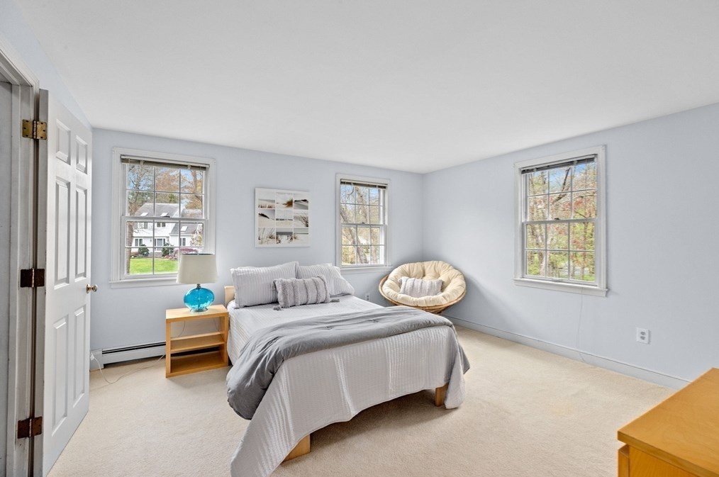 14 Camelot Dr, Hingham MA 02043-4866 exterior