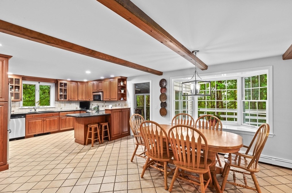 14 Camelot Dr, Hingham MA 02043-4866 exterior