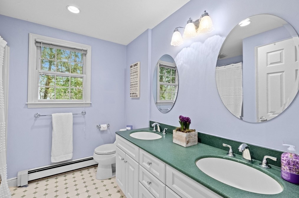 14 Camelot Dr, Hingham MA 02043-4866 exterior