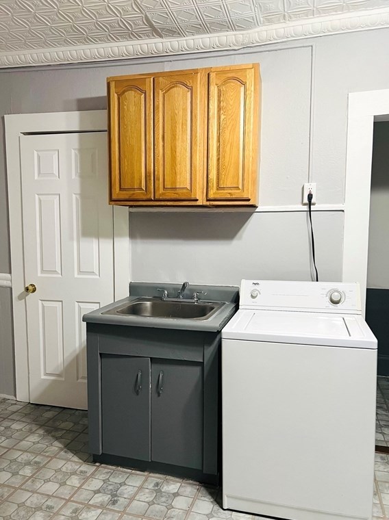 1060 Chicopee St, Chicopee MA 01013-2994 exterior