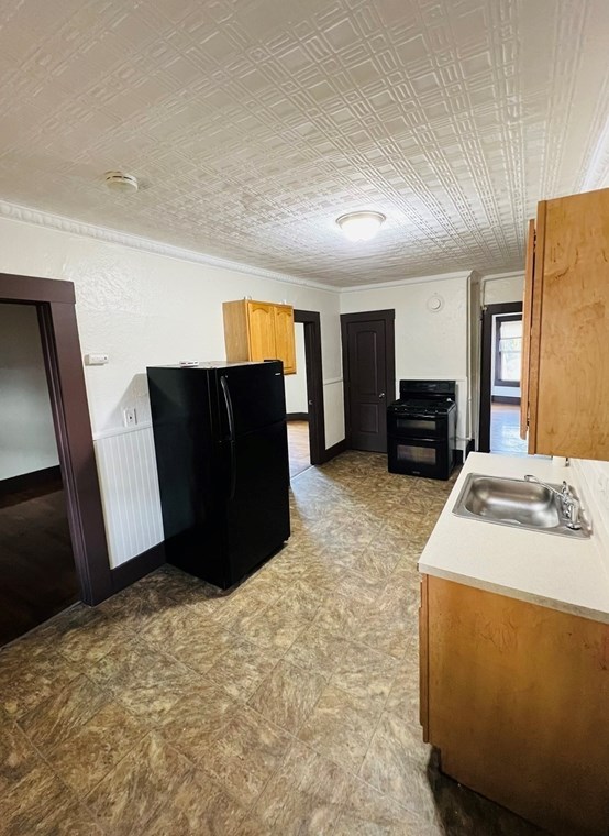 1060 Chicopee St, Chicopee MA 01013-2994 exterior