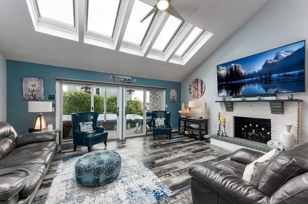 109 Pilot Dr, Fall River MA 02726-5907 exterior