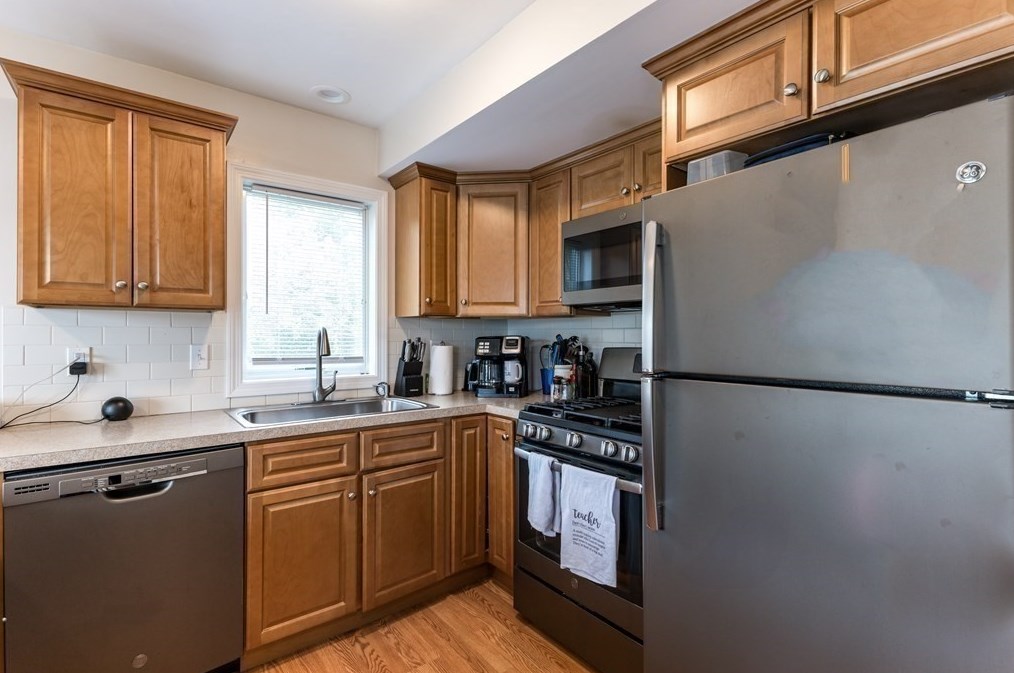 109 Pilot Dr, Fall River MA 02726-5907 exterior