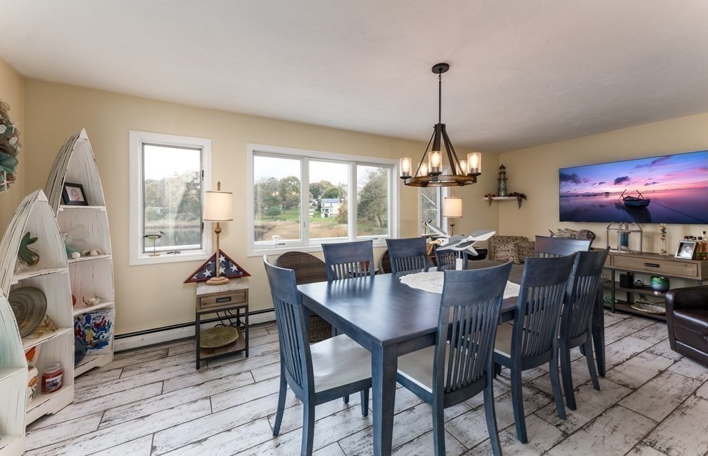 109 Pilot Dr, Fall River MA 02726-5907 exterior