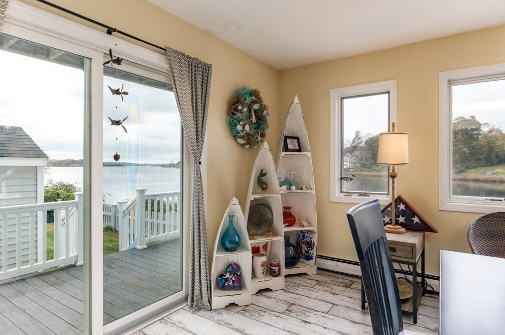 109 Pilot Dr, Fall River MA 02726-5907 exterior