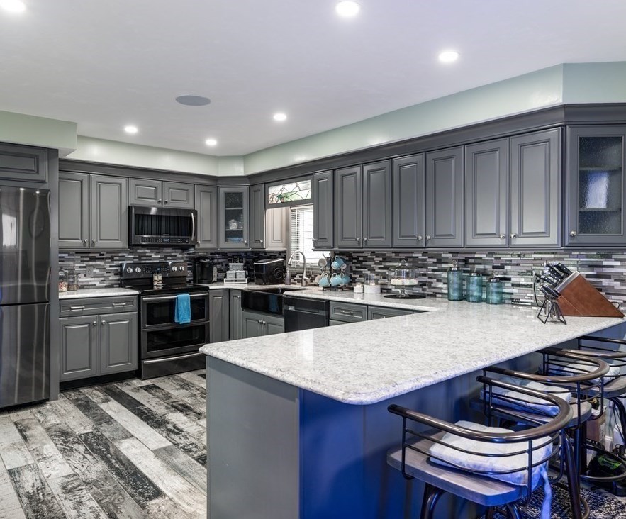 109 Pilot Dr, Fall River MA 02726-5907 exterior