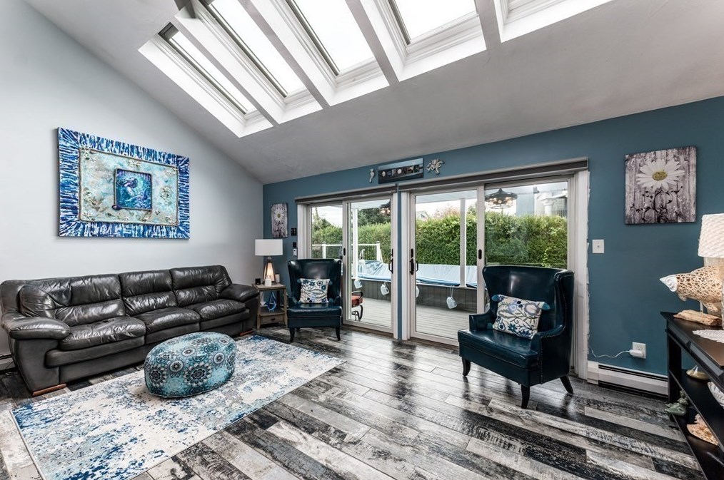 109 Pilot Dr, Fall River MA 02726-5907 exterior