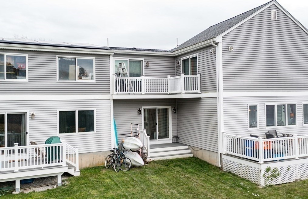 109 Pilot Dr, Fall River MA 02726-5907 exterior