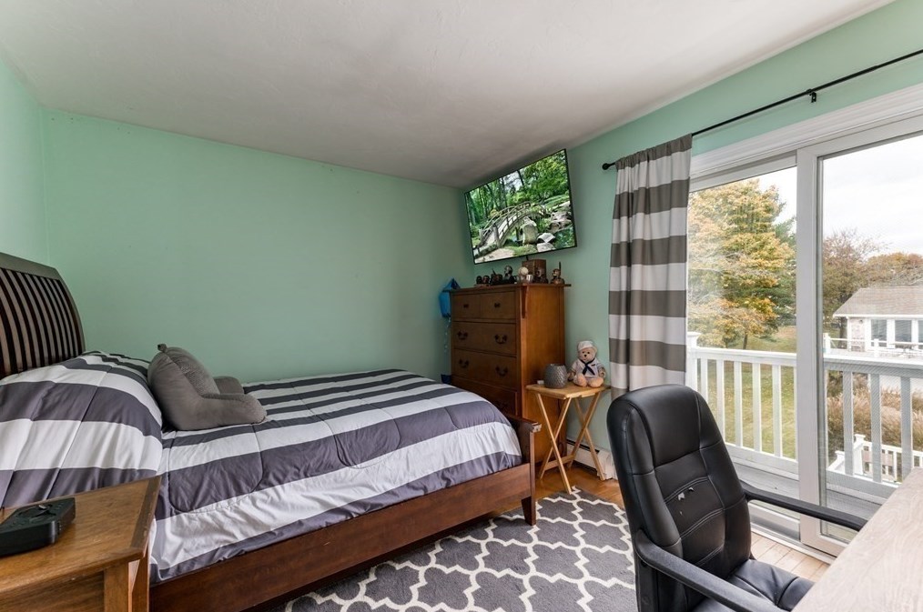 109 Pilot Dr, Fall River MA 02726-5907 exterior