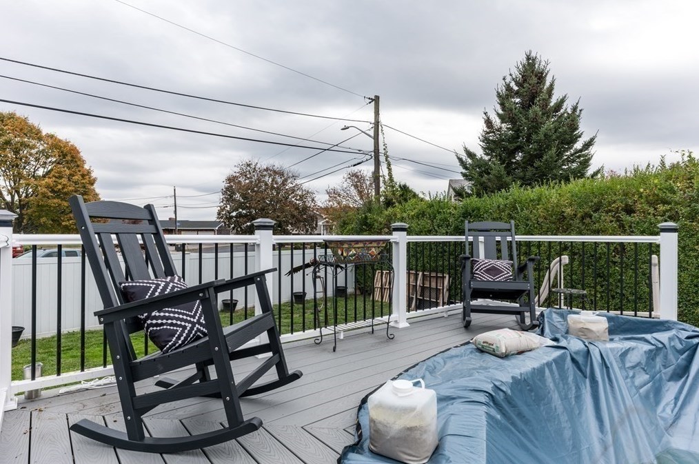 109 Pilot Dr, Fall River MA 02726-5907 exterior