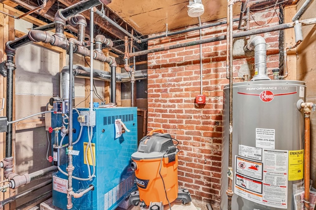 16 Howard St, Lynn MA  01902-3008 exterior