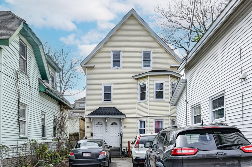 9 Springfield St, Lawrence MA  01843-1518 exterior