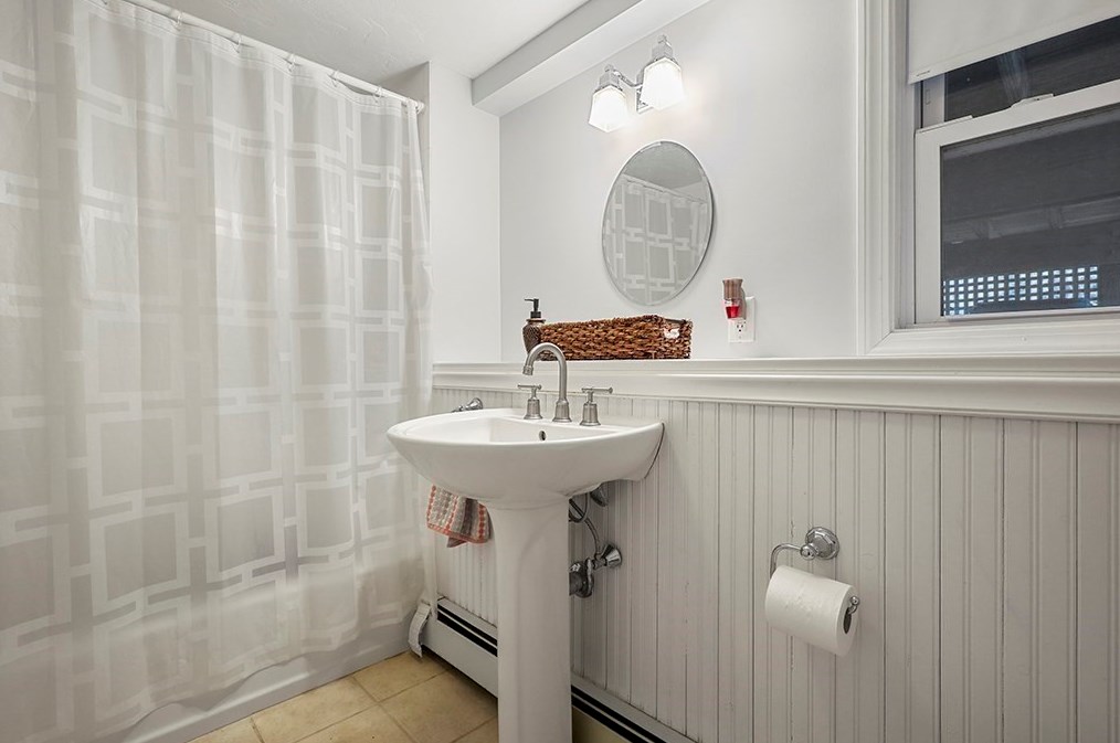 4 Pln St, Medfield MA 02052-3307 exterior