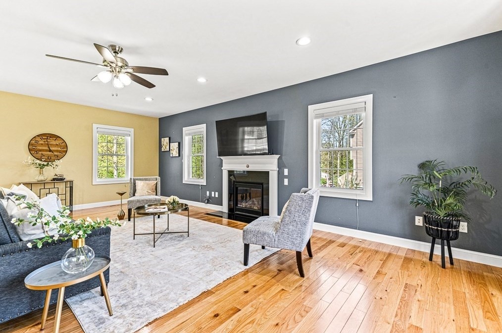 96 Clement Rd, Dracut MA 01826 exterior