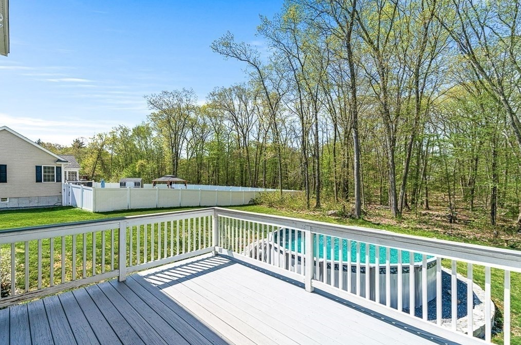 96 Clement Rd, Dracut MA 01826 exterior