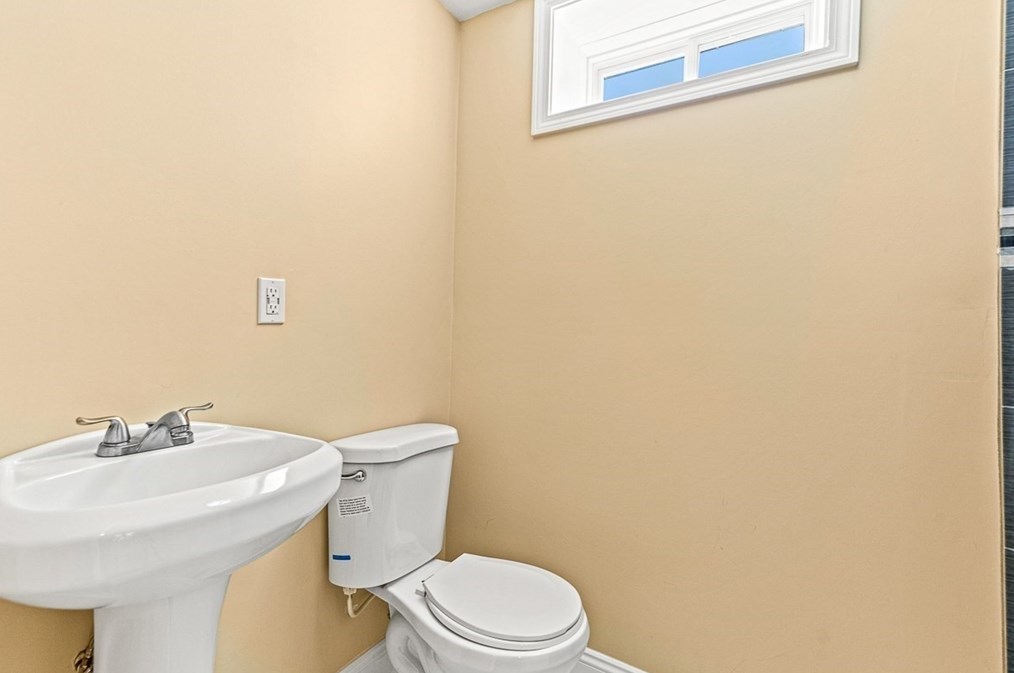 96 Clement Rd, Dracut MA 01826 exterior