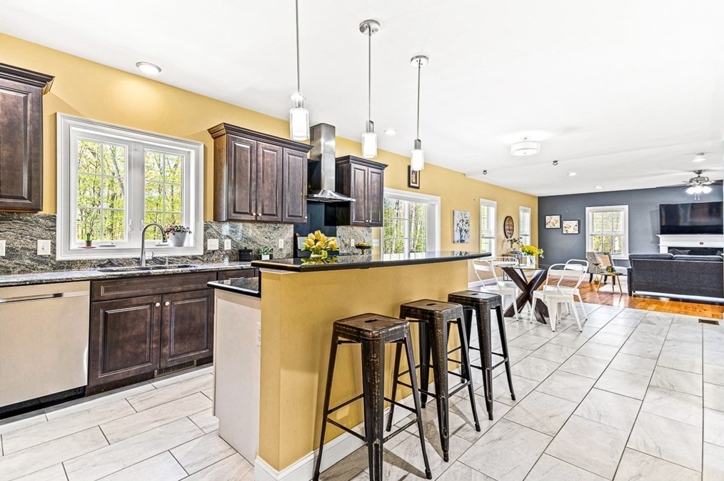 96 Clement Rd, Dracut MA 01826 exterior