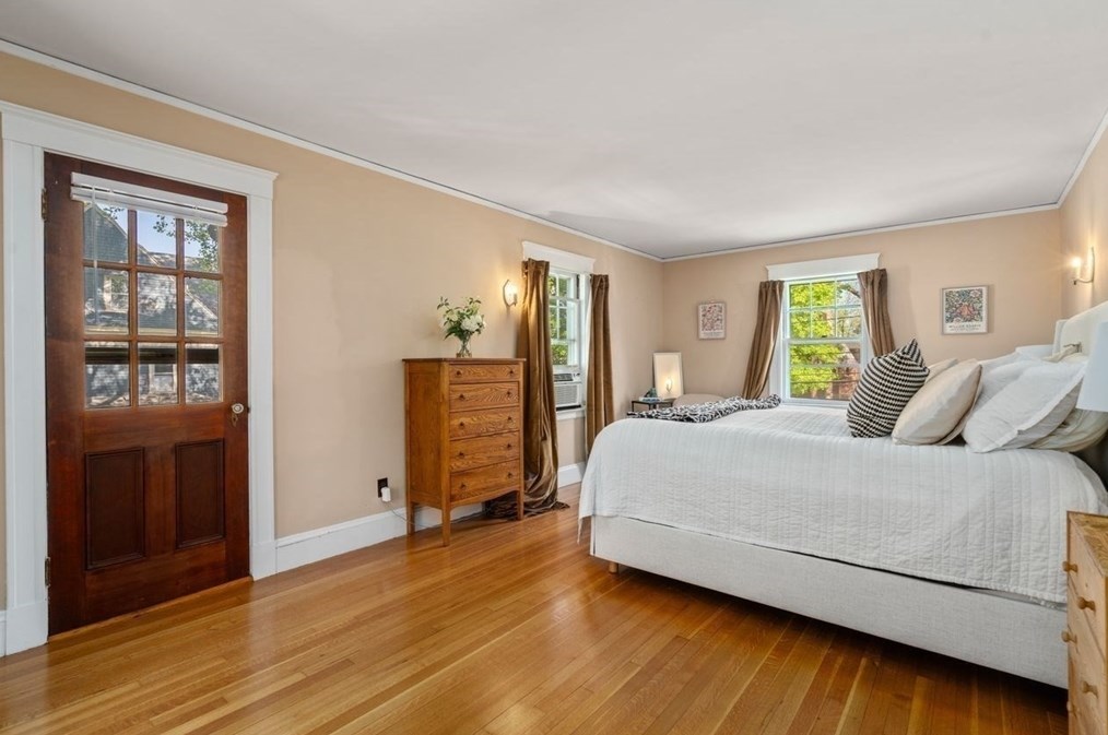 70 Vernon St, Newton MA 02458-2046 exterior