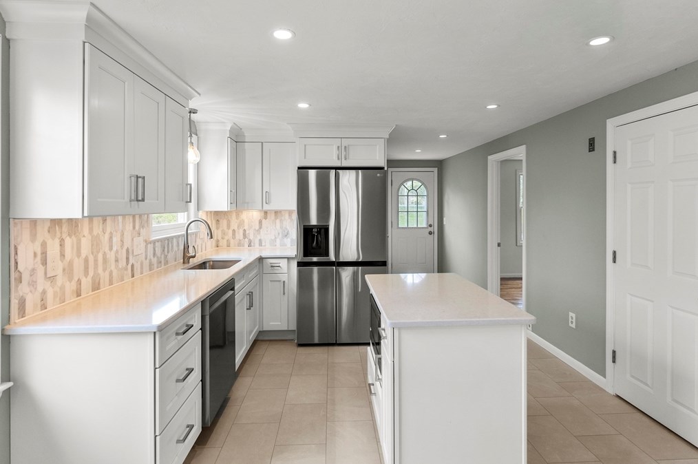 163 Lakeside Dr, East Bridgewater MA 02324-1019 exterior