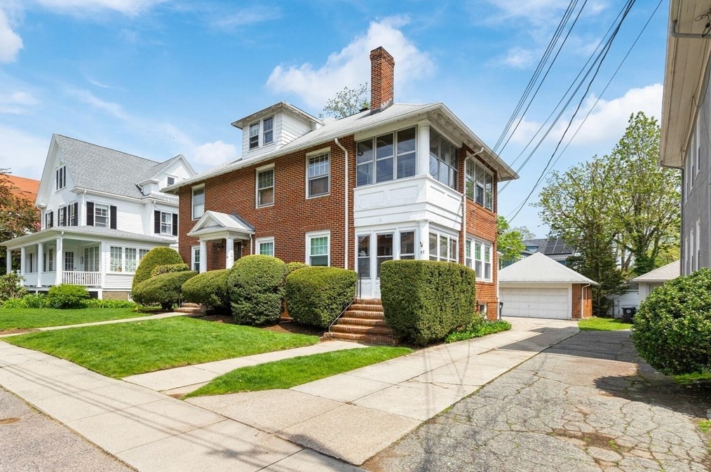 39 Willow St, Belmont MA  02478-2749 exterior