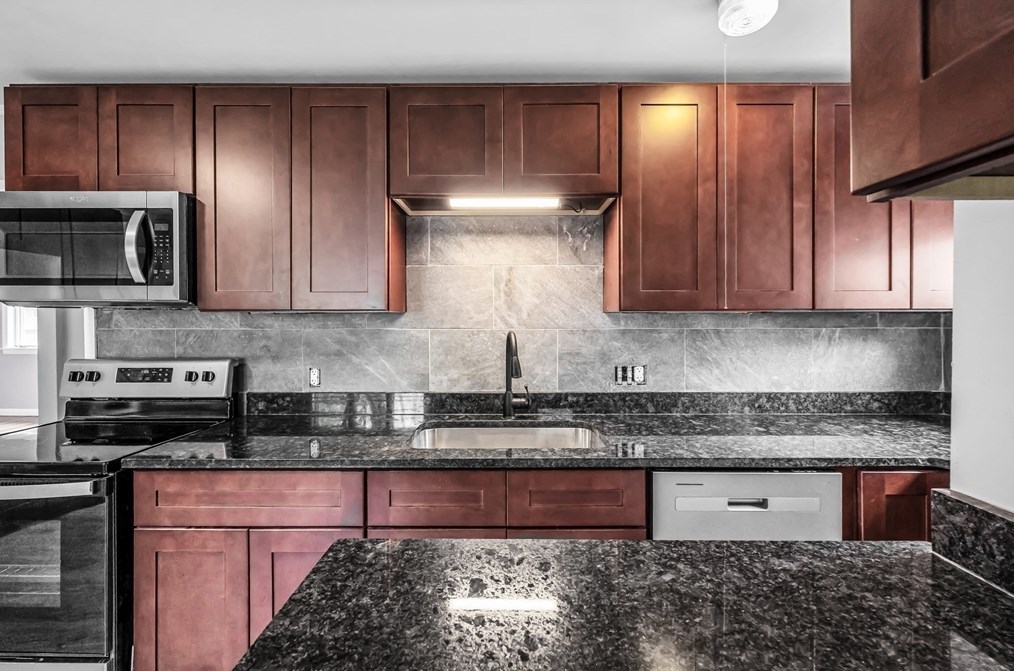 214 Parkerview St, Springfield MA  01129-1328 exterior