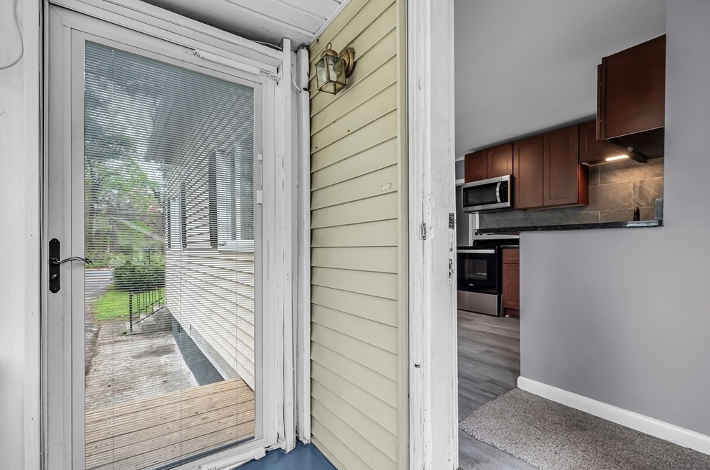 214 Parkerview St, Springfield MA  01129-1328 exterior