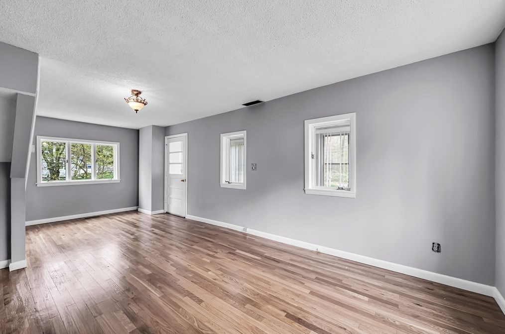 214 Parkerview St, Springfield MA  01129-1328 exterior