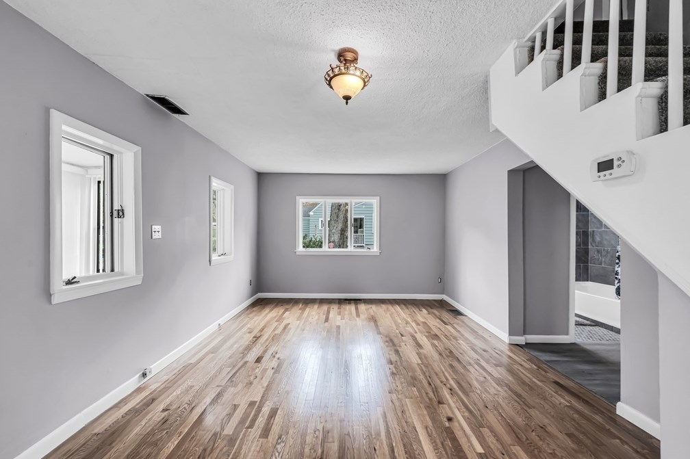 214 Parkerview St, Springfield MA  01129-1328 exterior