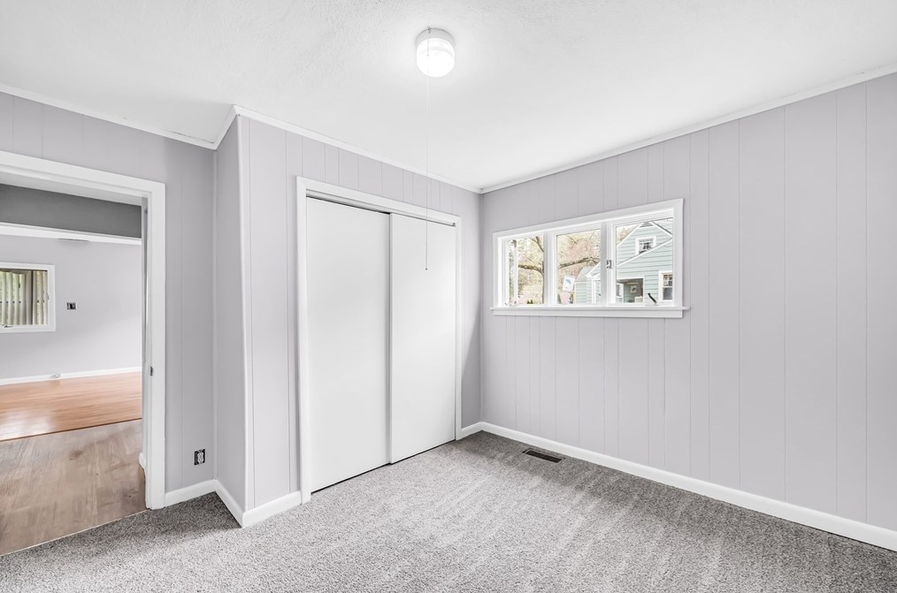 214 Parkerview St, Springfield MA  01129-1328 exterior