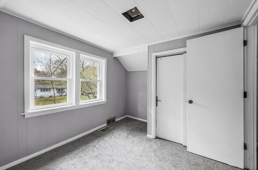 214 Parkerview St, Springfield MA  01129-1328 exterior