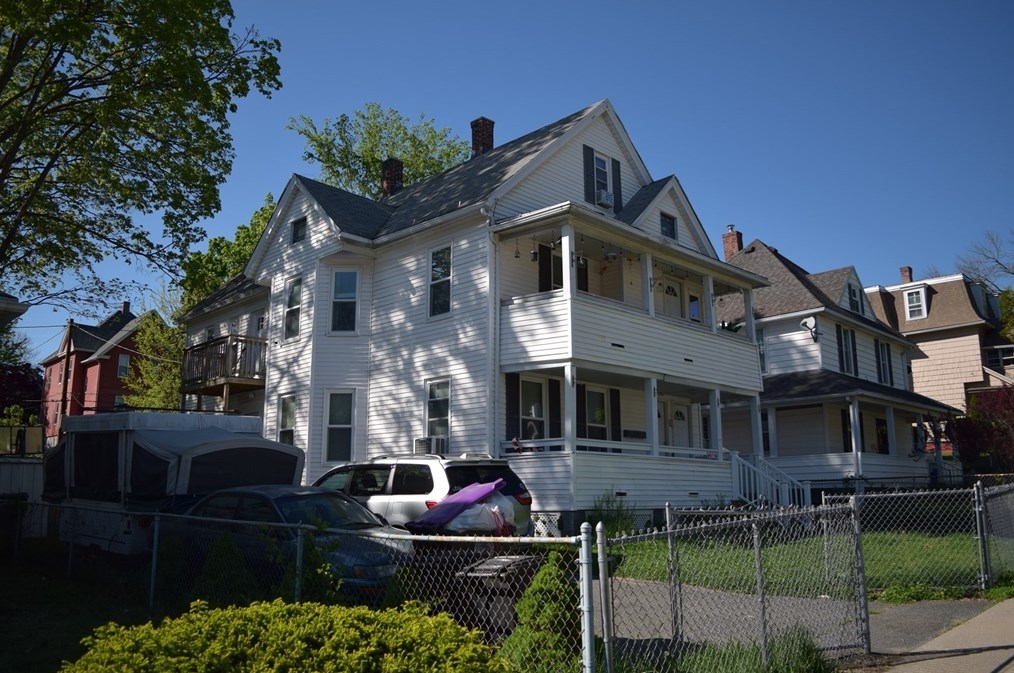 319 Linden St, Holyoke MA  01040-3115 exterior