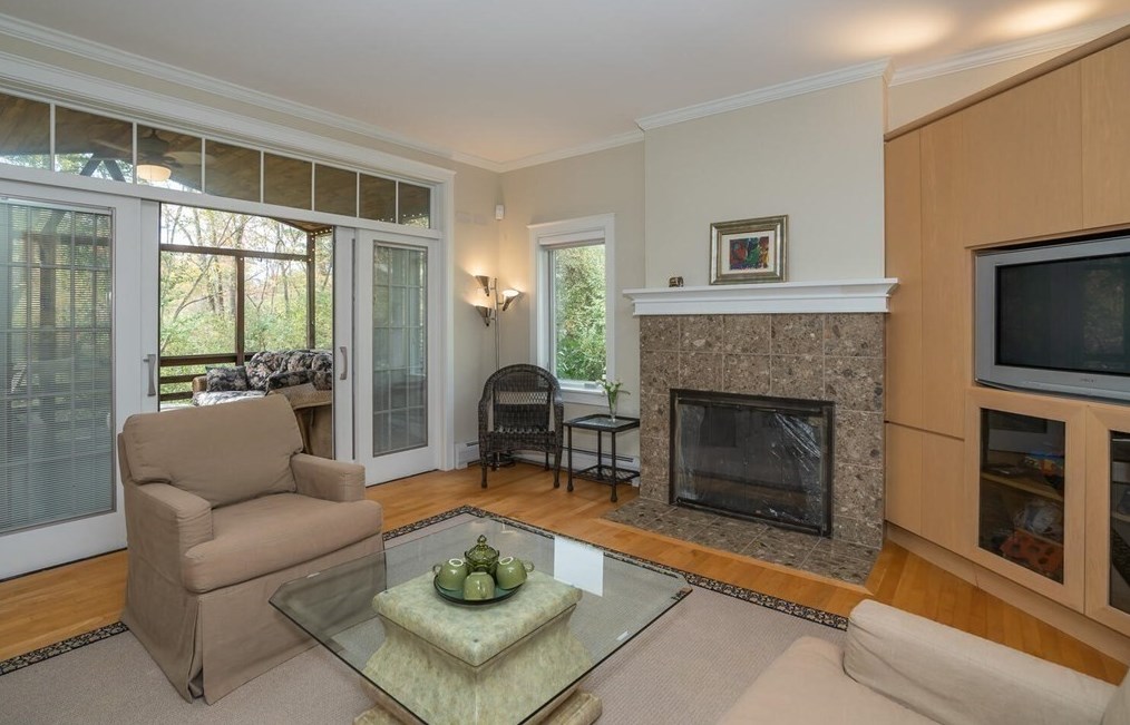 51 Hop Brk Rd, Amherst MA 01002-2771 exterior