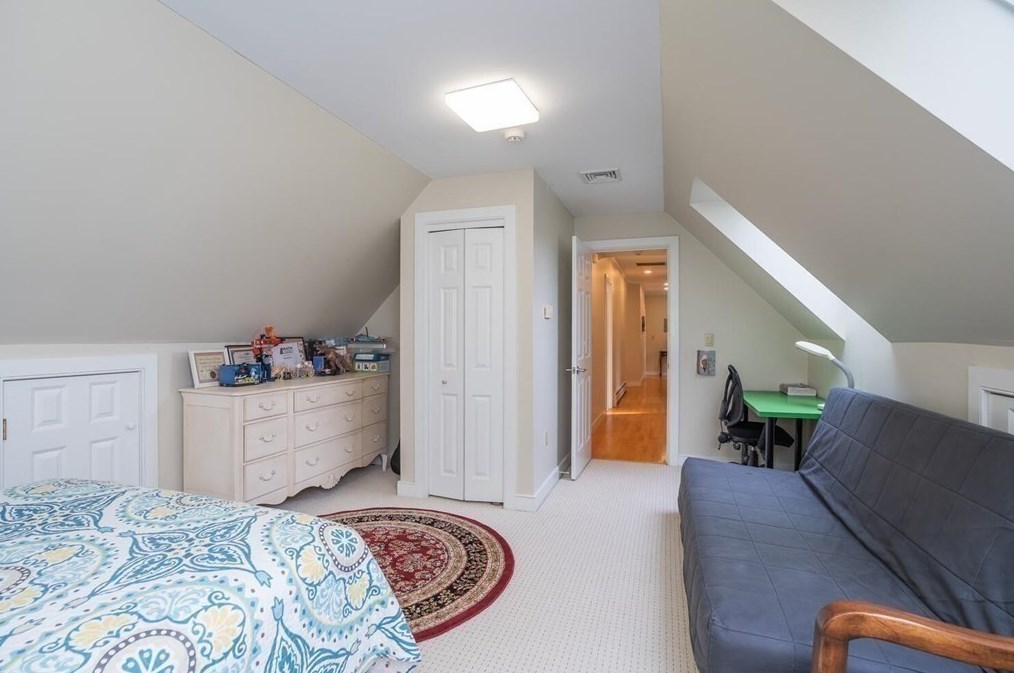 51 Hop Brk Rd, Amherst MA 01002-2771 exterior