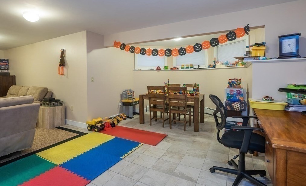 51 Hop Brk Rd, Amherst MA 01002-2771 exterior