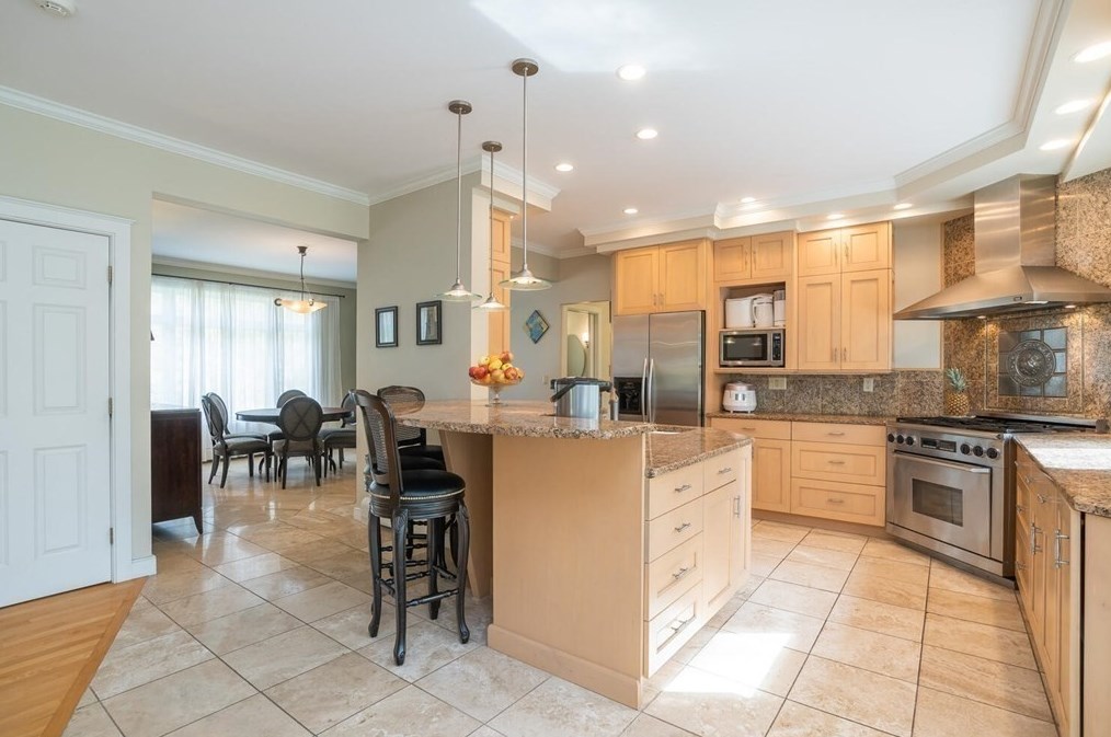 51 Hop Brk Rd, Amherst MA 01002-2771 exterior