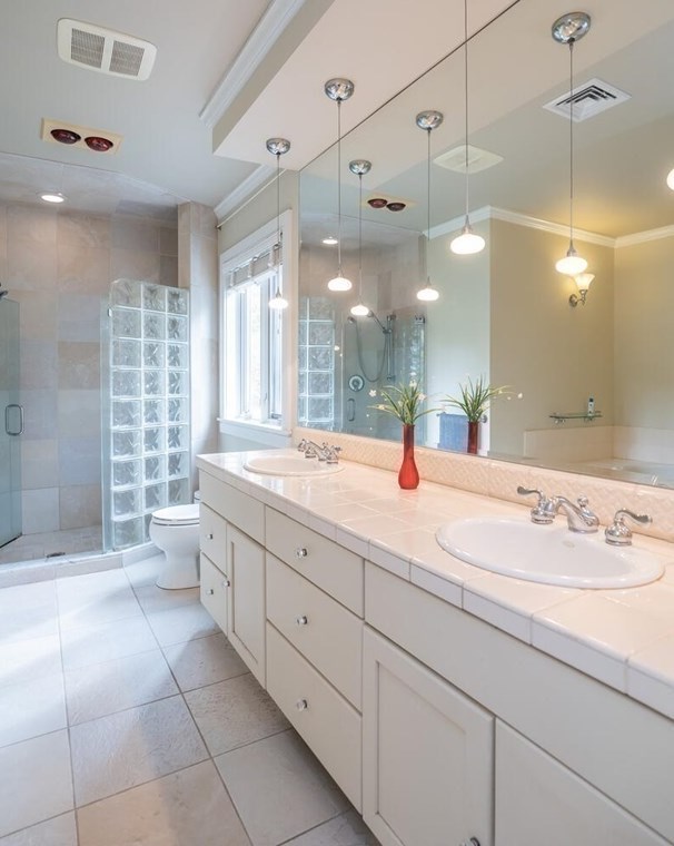 51 Hop Brk Rd, Amherst MA 01002-2771 exterior