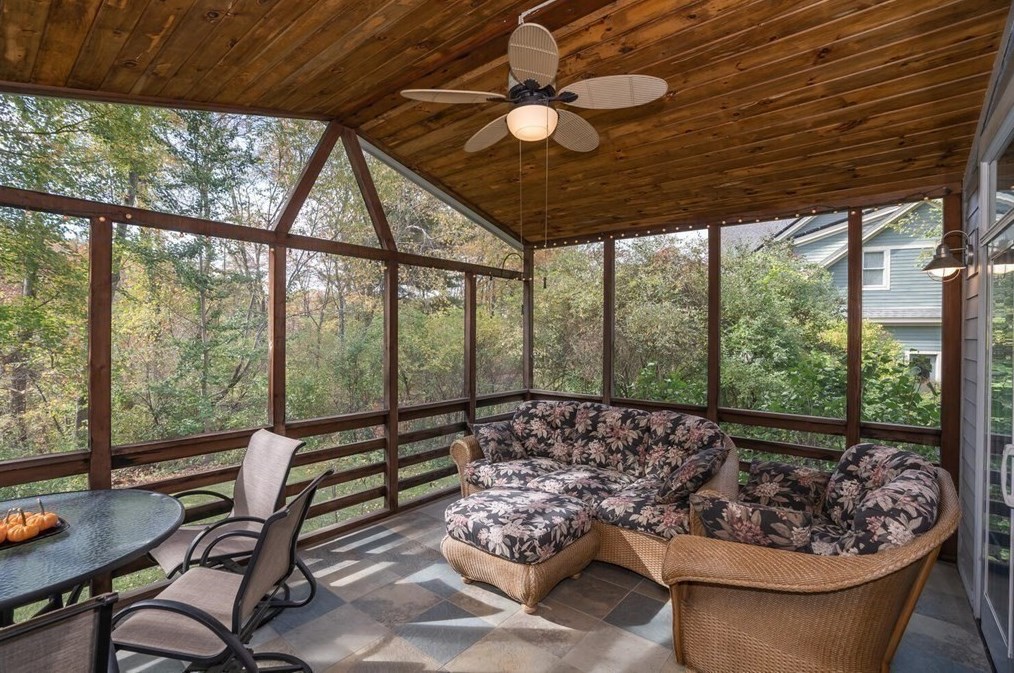 51 Hop Brk Rd, Amherst MA 01002-2771 exterior