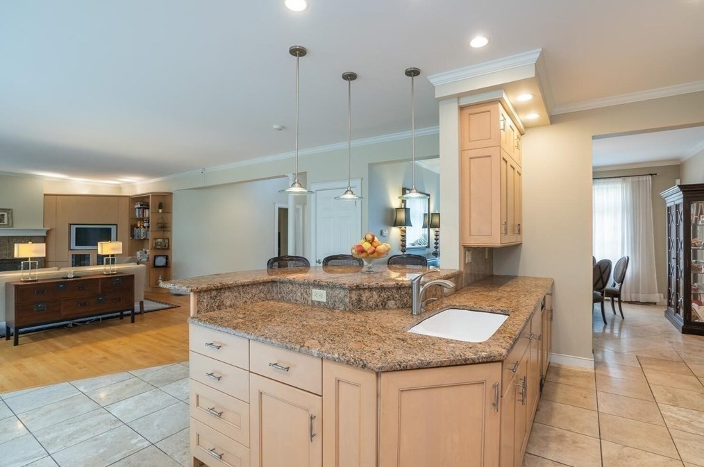 51 Hop Brk Rd, Amherst MA 01002-2771 exterior