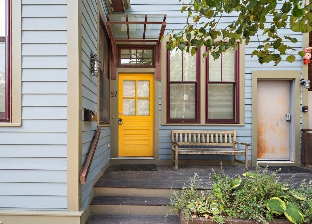 57 Regent St, Cambridge MA  02140-2111 exterior