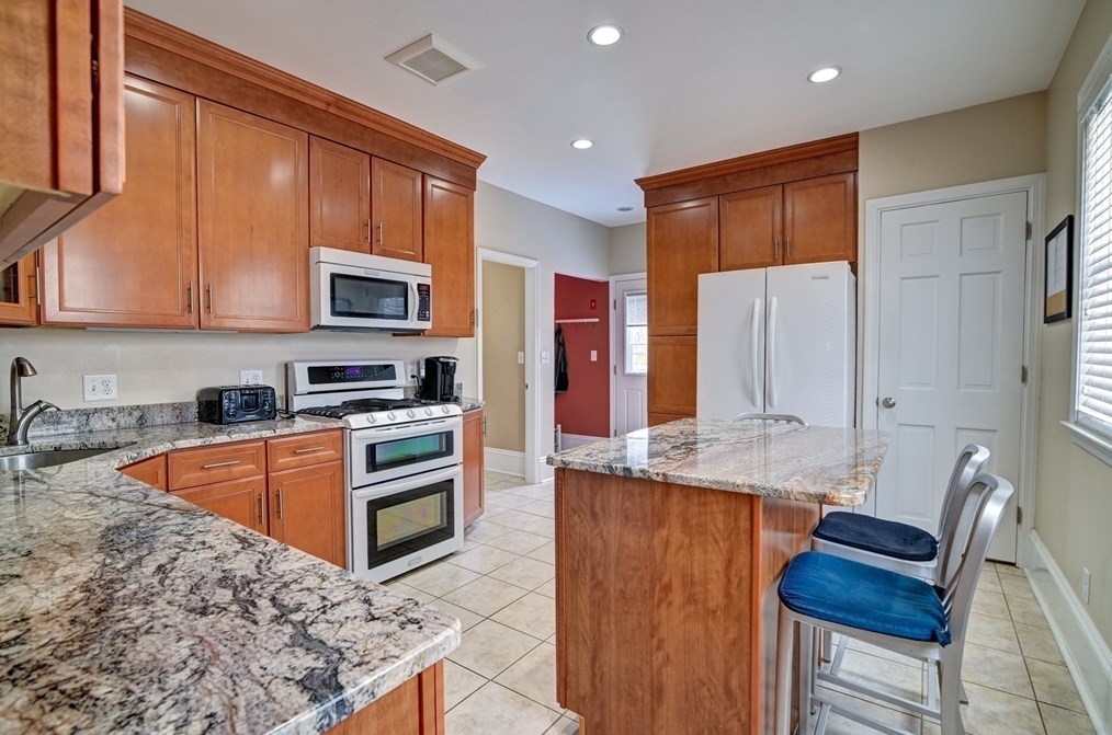 72 Elm Ave, Quincy MA  02170-2940 exterior