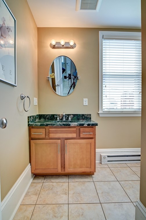 72 Elm Ave, Quincy MA  02170-2940 exterior