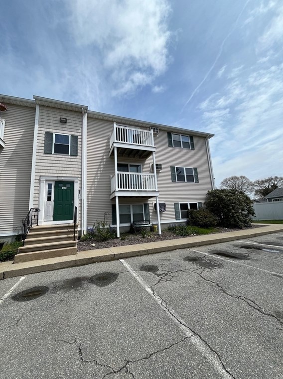 1475 Braley Rd, New Bedford MA 02745-2237 exterior