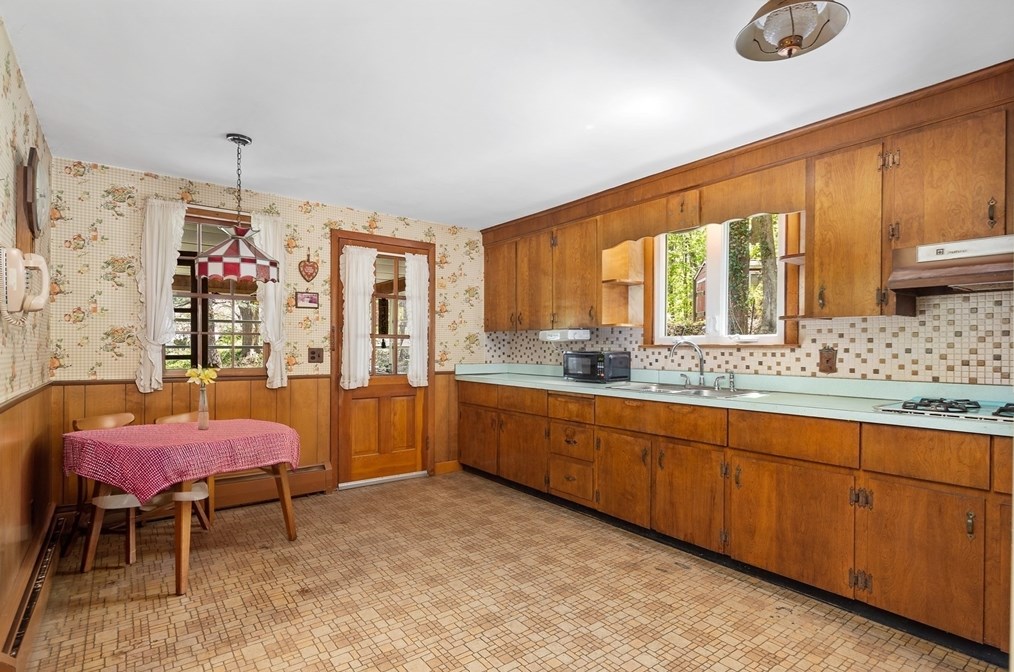 34 Carleton Rd, Hingham MA 02043-3009 exterior