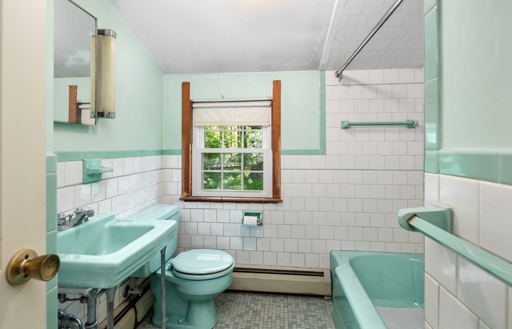 34 Carleton Rd, Hingham MA 02043-3009 exterior