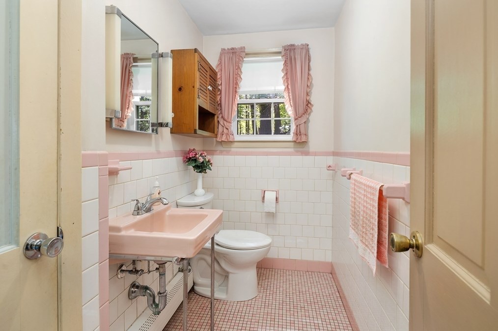 34 Carleton Rd, Hingham MA 02043-3009 exterior