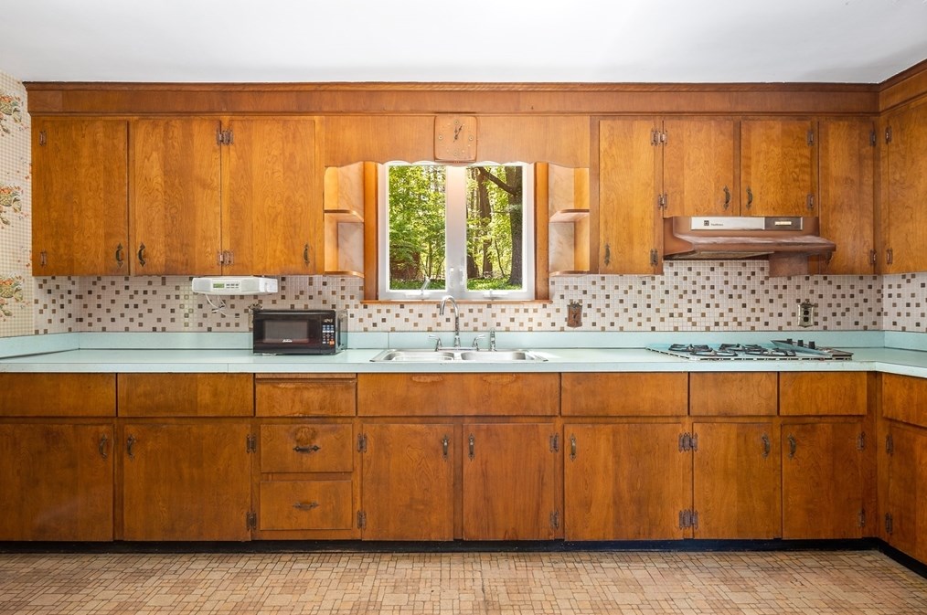 34 Carleton Rd, Hingham MA 02043-3009 exterior