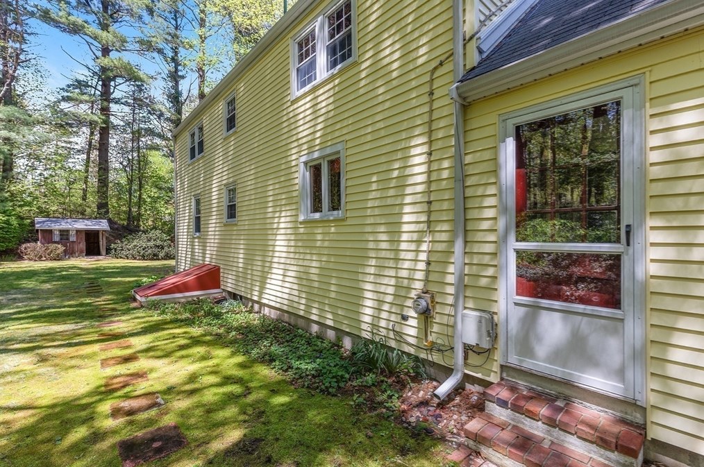 34 Carleton Rd, Hingham MA 02043-3009 exterior