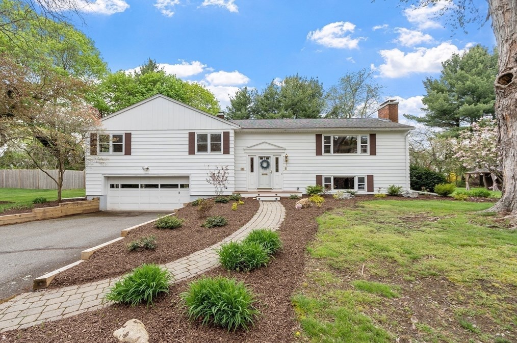 22 Ellis Dr, Worcester MA 01609-1423 exterior