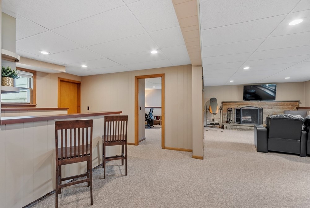 22 Ellis Dr, Worcester MA 01609-1423 exterior